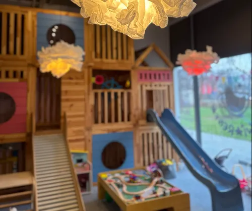 Bawiarenka - kameralna sala zabaw z kawiarnią